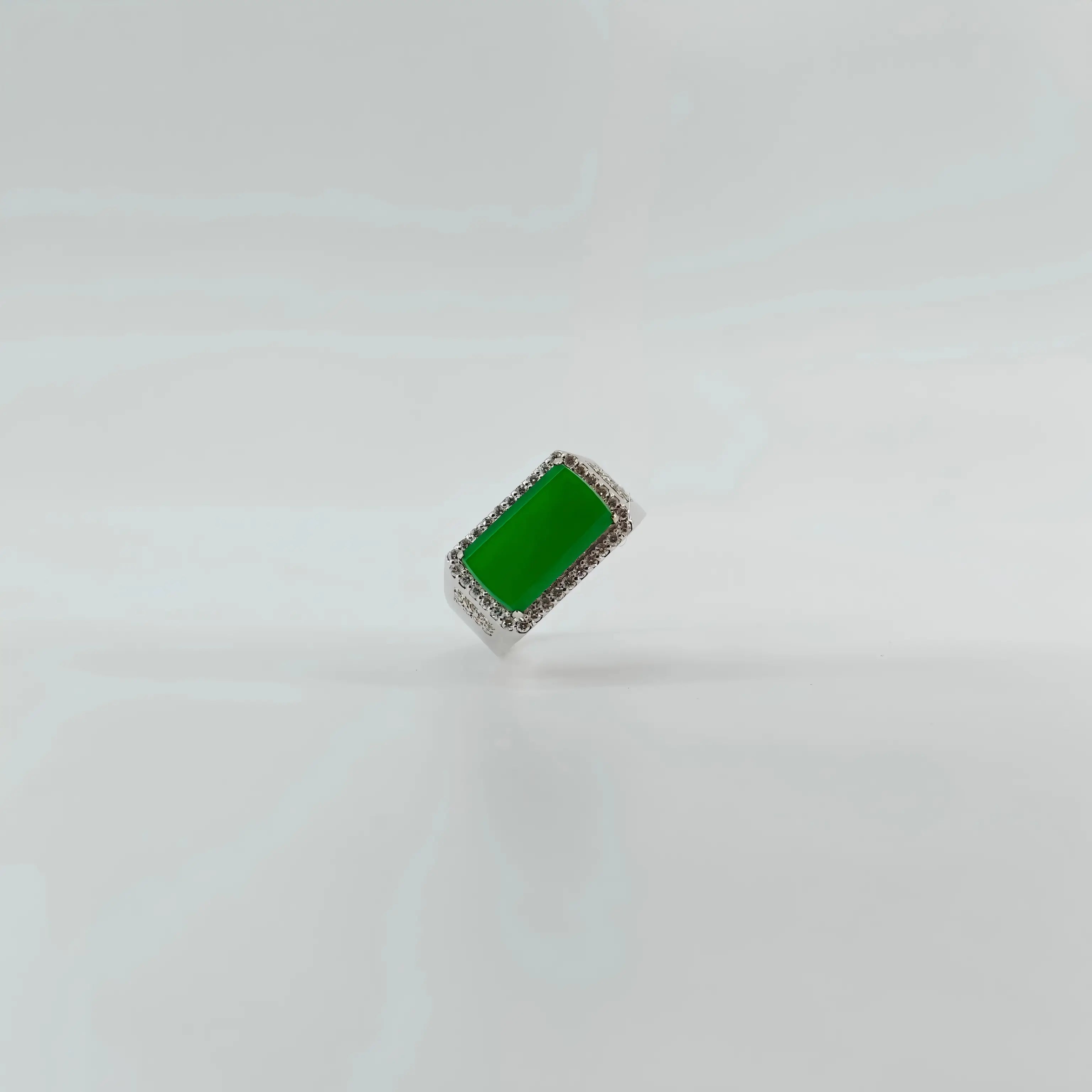 缅甸冰种阳绿马鞍翡翠戒指